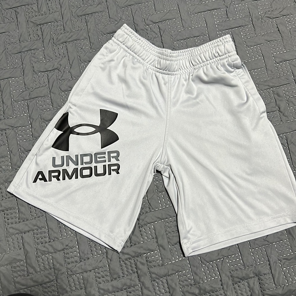 NWOT Boys Under Armour Athletic Shorts YXS